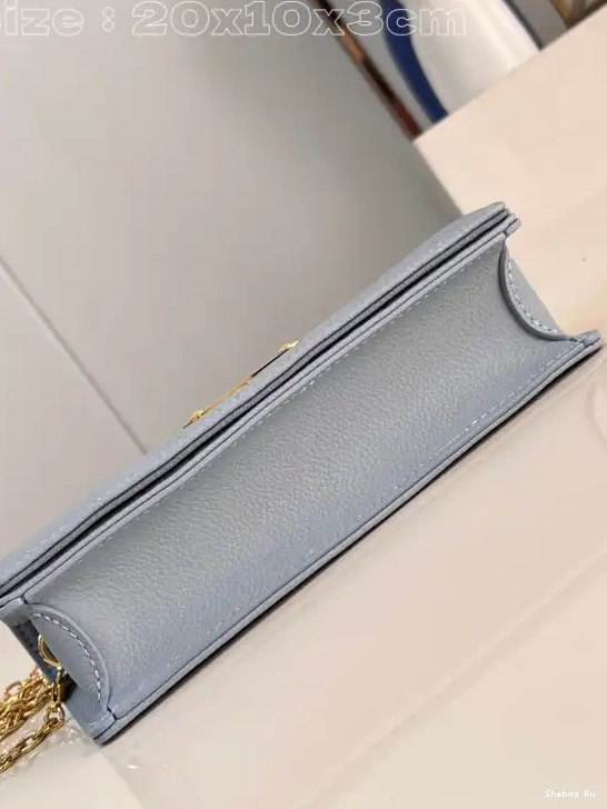 Lily LOUIS Chain VUITTON Wallet On 0626